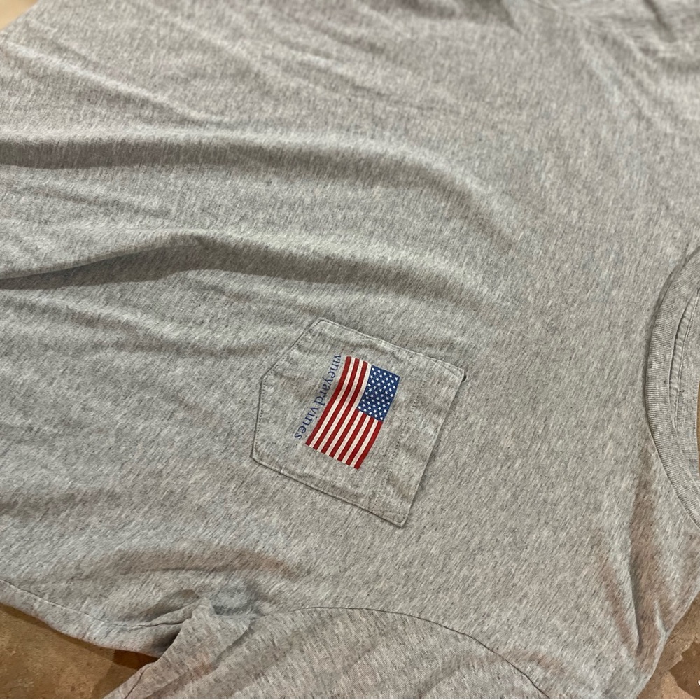 Two men’s Vineyard Vines tshirts GUC - Picture 2 of 11